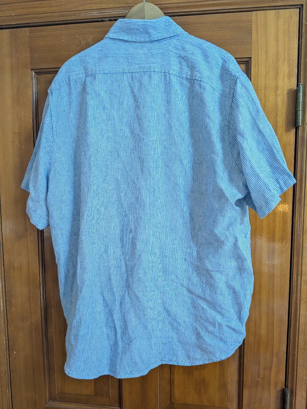 L.L. Bean Men's Blue and White Stripe Short-Sleeve Button-Down Linen Shirt - Picture 4 of 6
